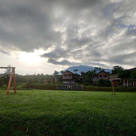 Degung Hillside Hotel Bogor Bagian luar foto