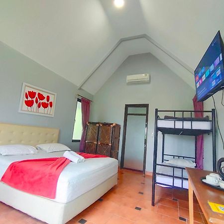 Degung Hillside Hotel Bogor Bagian luar foto