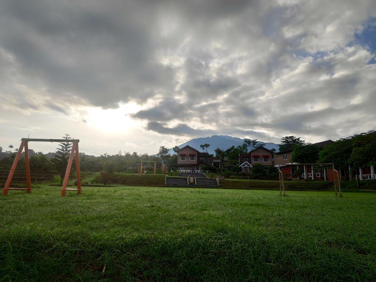 Degung Hillside Hotel Bogor Bagian luar foto