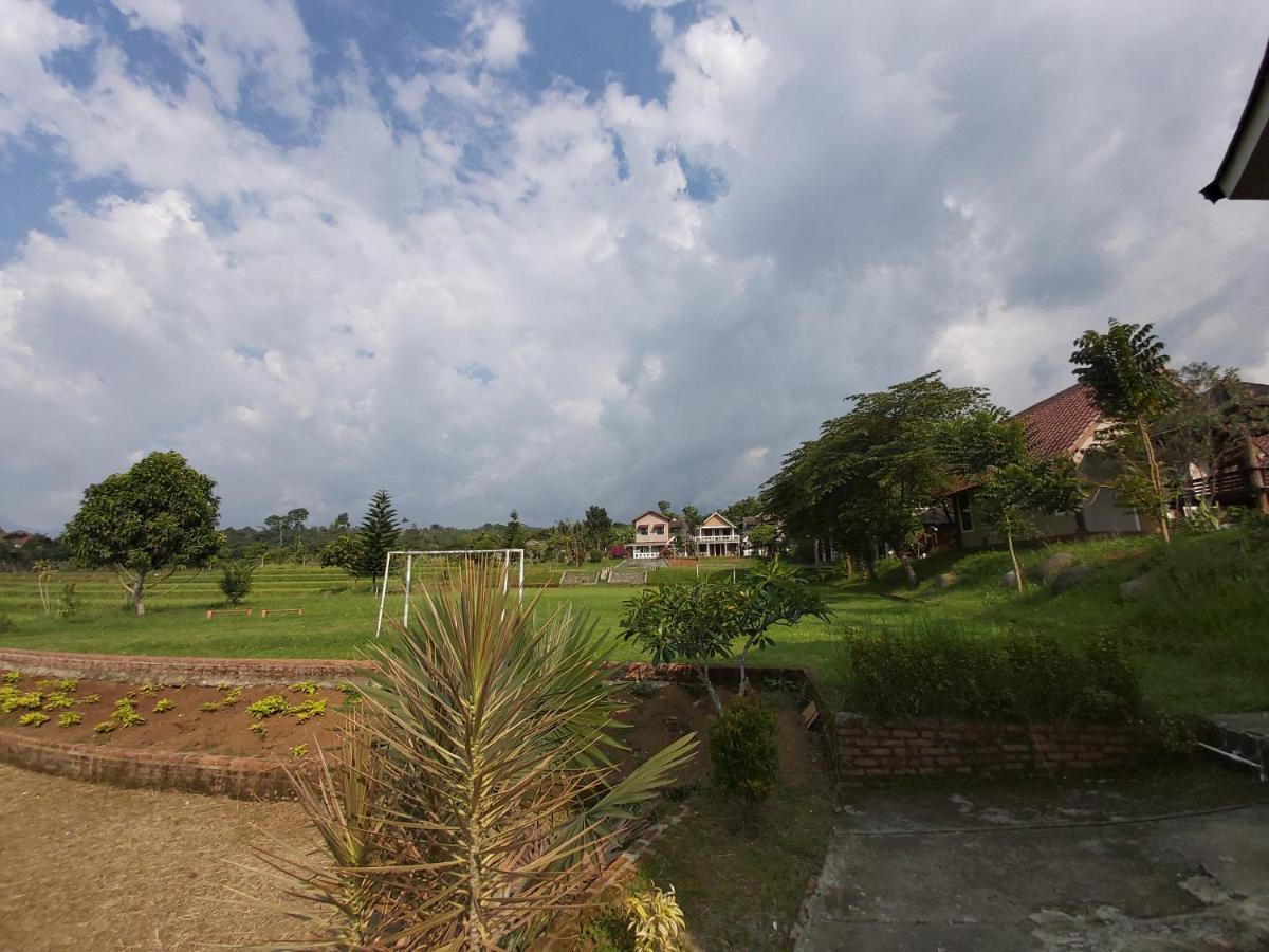 Degung Hillside Hotel Bogor Bagian luar foto