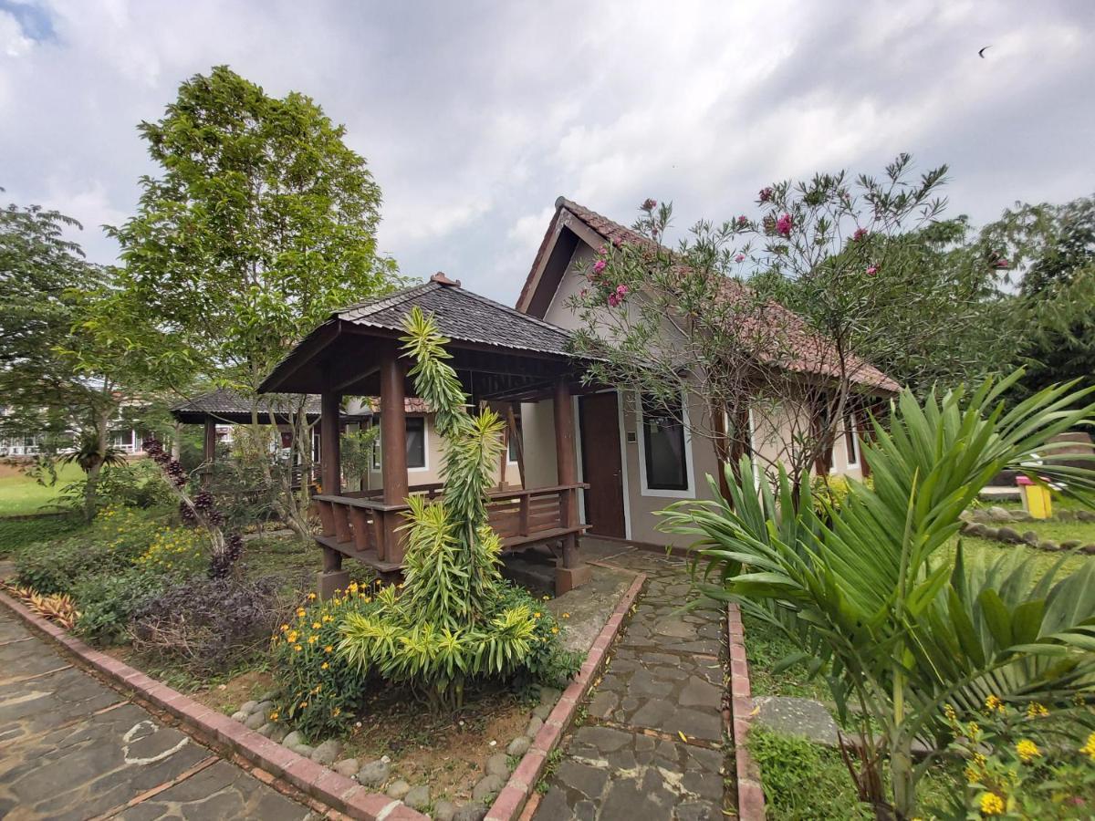 Degung Hillside Hotel Bogor Bagian luar foto