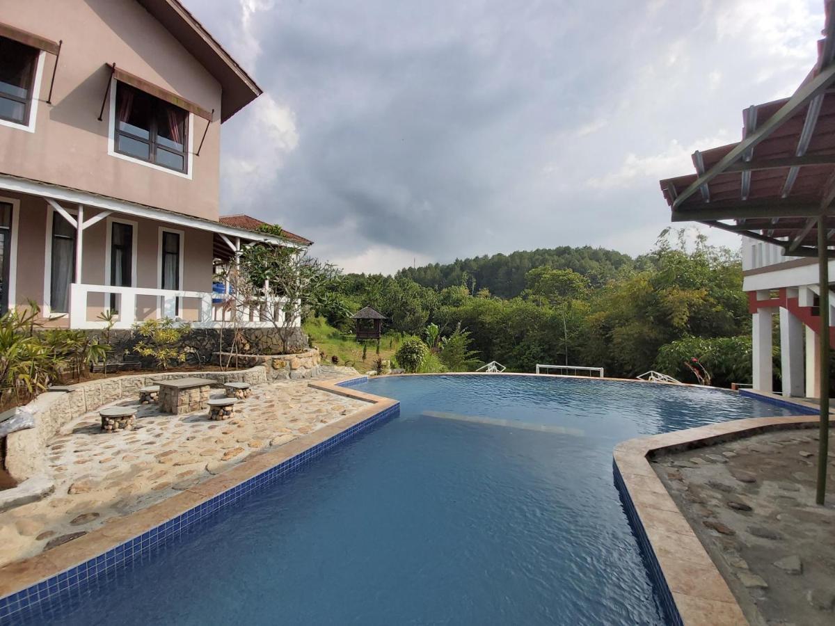Degung Hillside Hotel Bogor Bagian luar foto