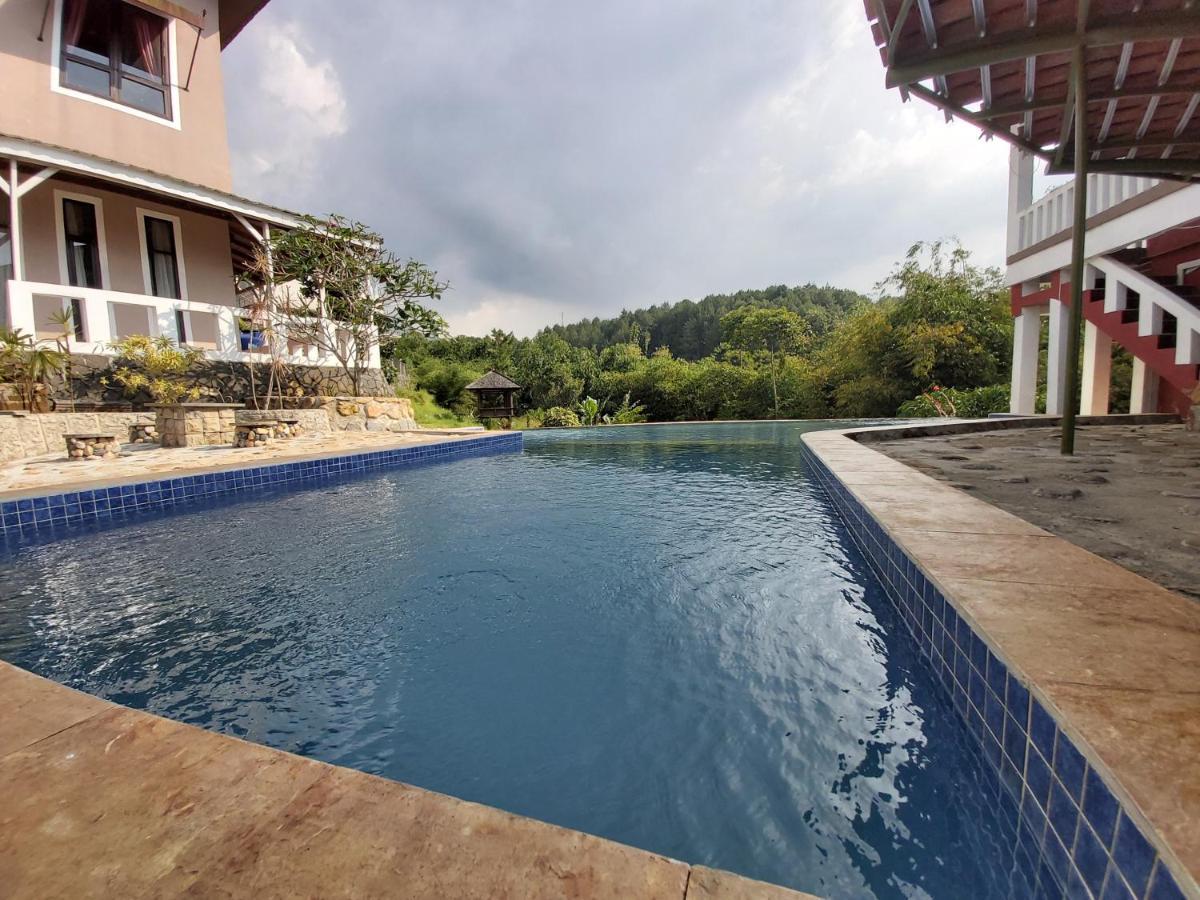 Degung Hillside Hotel Bogor Bagian luar foto